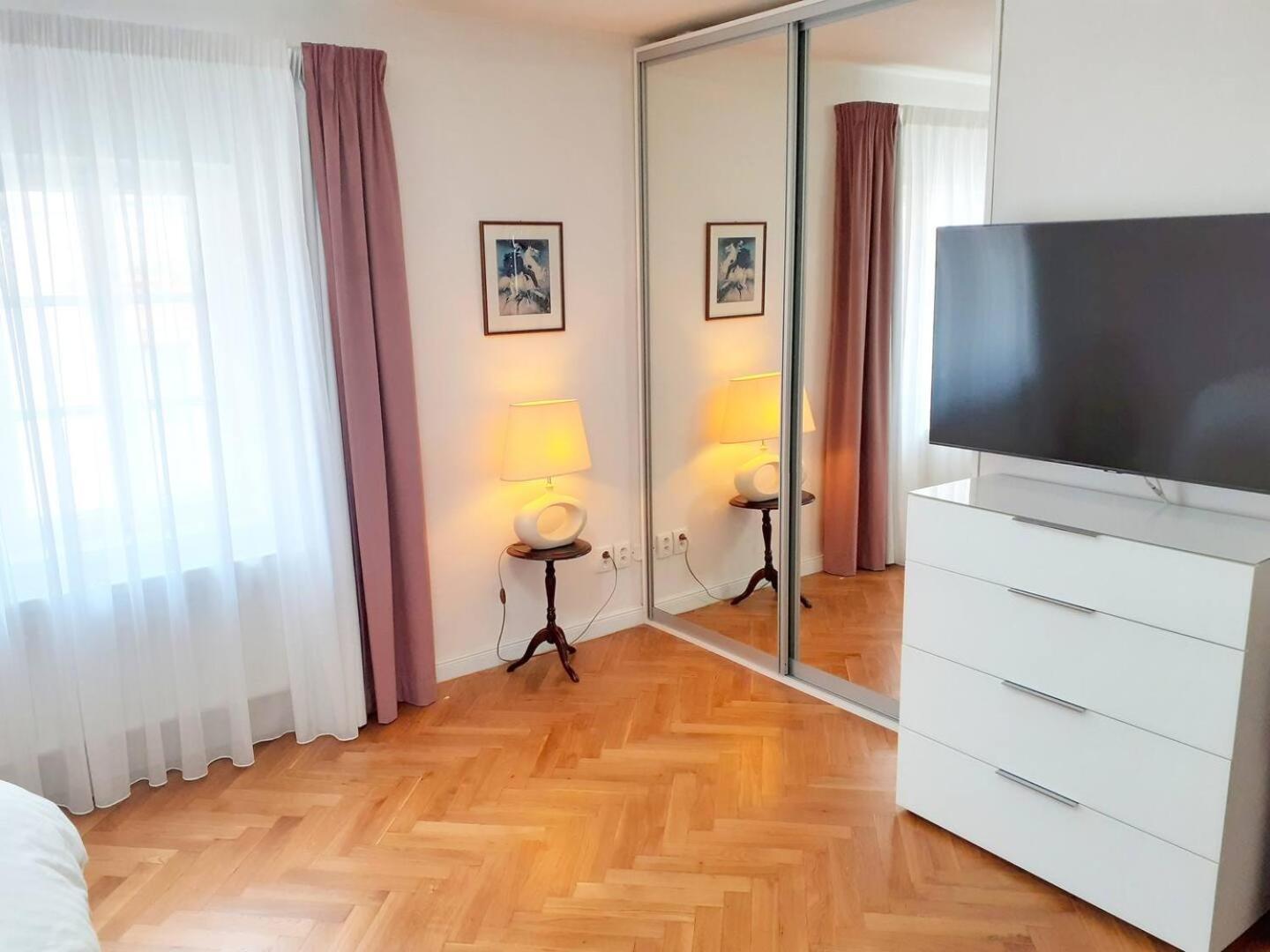At The Blue Lion & Parking Assistance Apartment Prague Ngoại thất bức ảnh