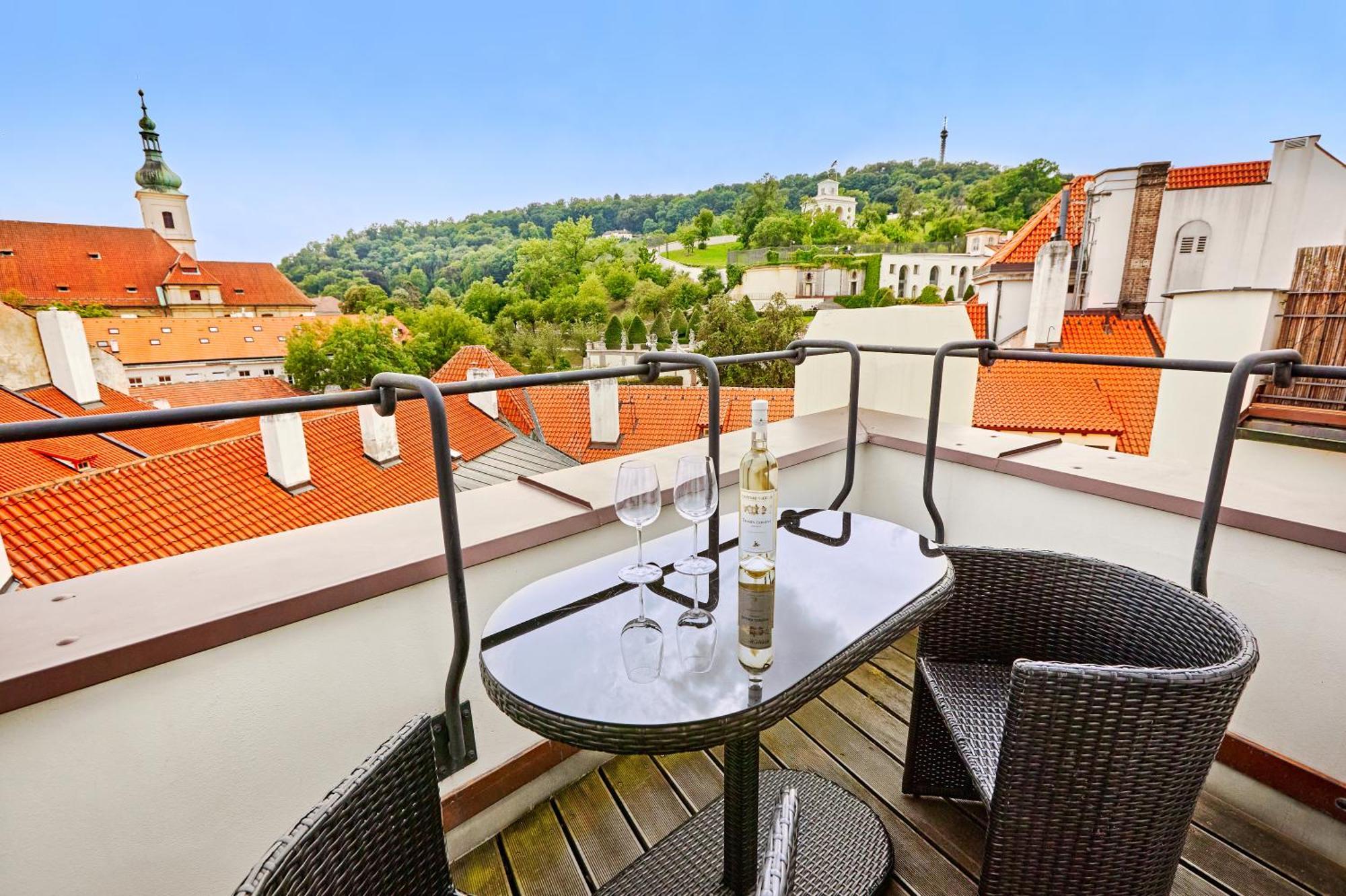 At The Blue Lion & Parking Assistance Apartment Prague Ngoại thất bức ảnh